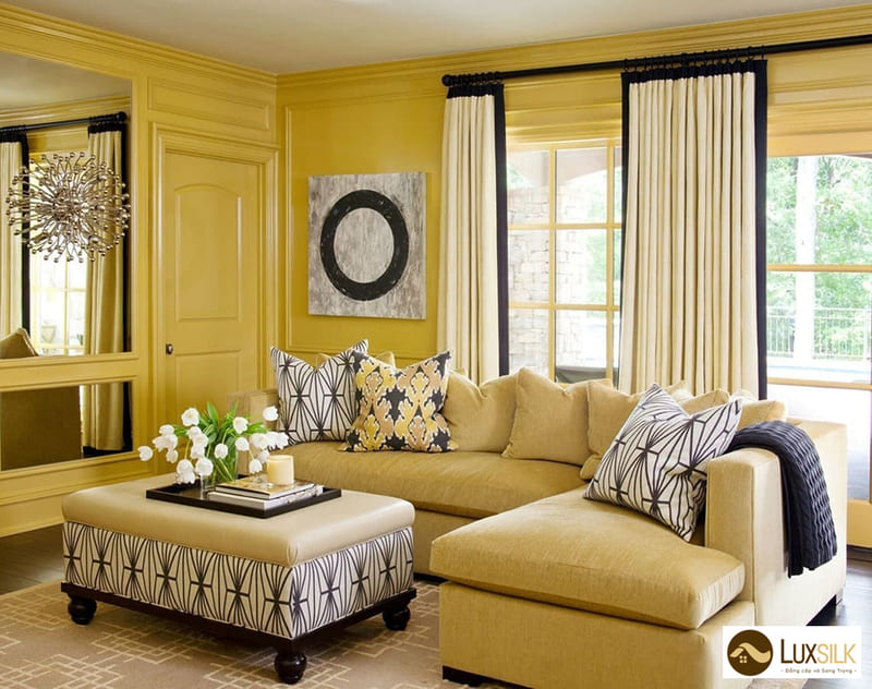 rèm màu kem tường màu vàng phòng khách